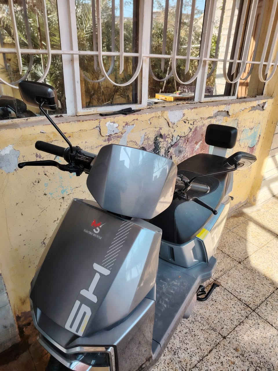 ماطور شحن نضيف ٦ بطارية للتواصل *********** / مكلف بل نشر
