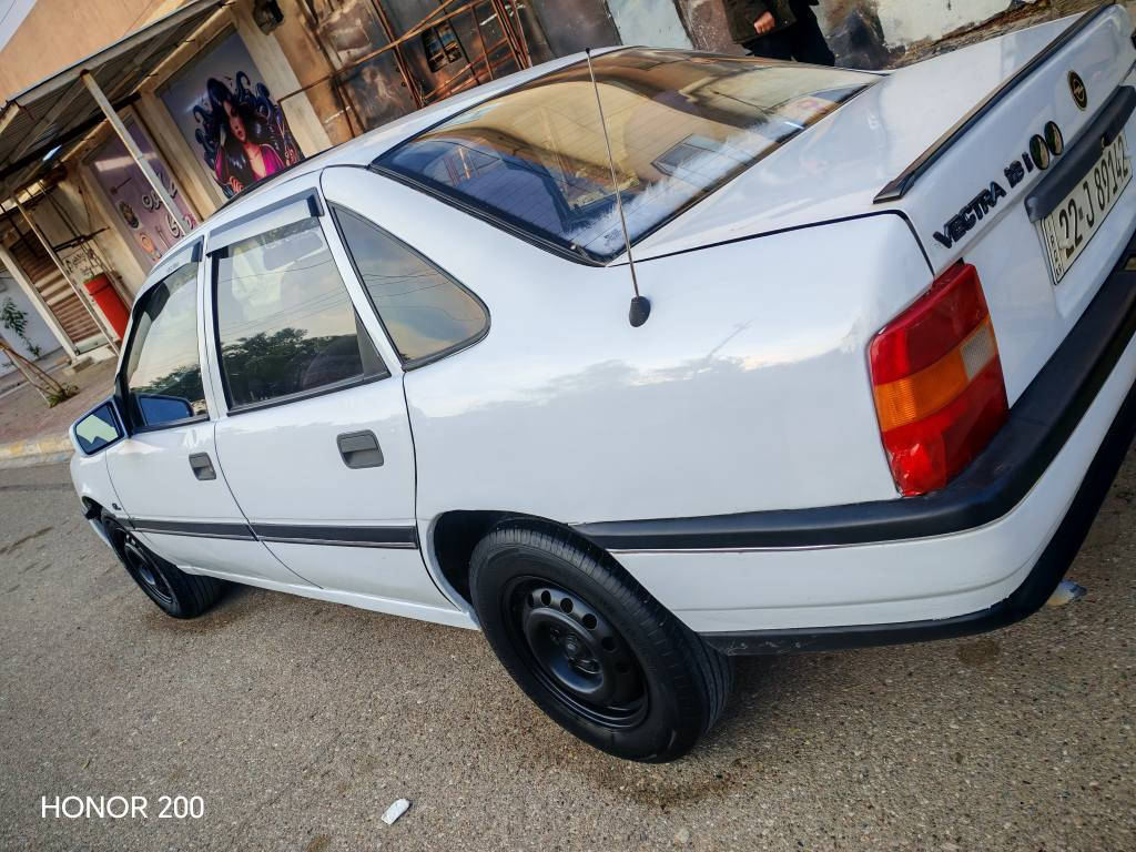 سلام عليكم ورحمة الله وبركاته للبيع اوبل فكترا موديل 1991 رقم أربيل سنويه لحد 2029 بطاقة بانزين بيها شرط تحويل وغرامات حجم محرك 18 سيارة بيها جاملغ امامي واحد صبغ هلالات معمر وباقي شرط سقف سلايت كهربائي طكتين دواخل سيارة لوك قفل مركزي باور كهربائيات كلها شغال سيارة احلى من صوره بل واقع ربع دينار مصرف مابي مكاني كركوك رقم هاتف *********** سعرها 50 بيها مجال قليل كركوك, العراق
