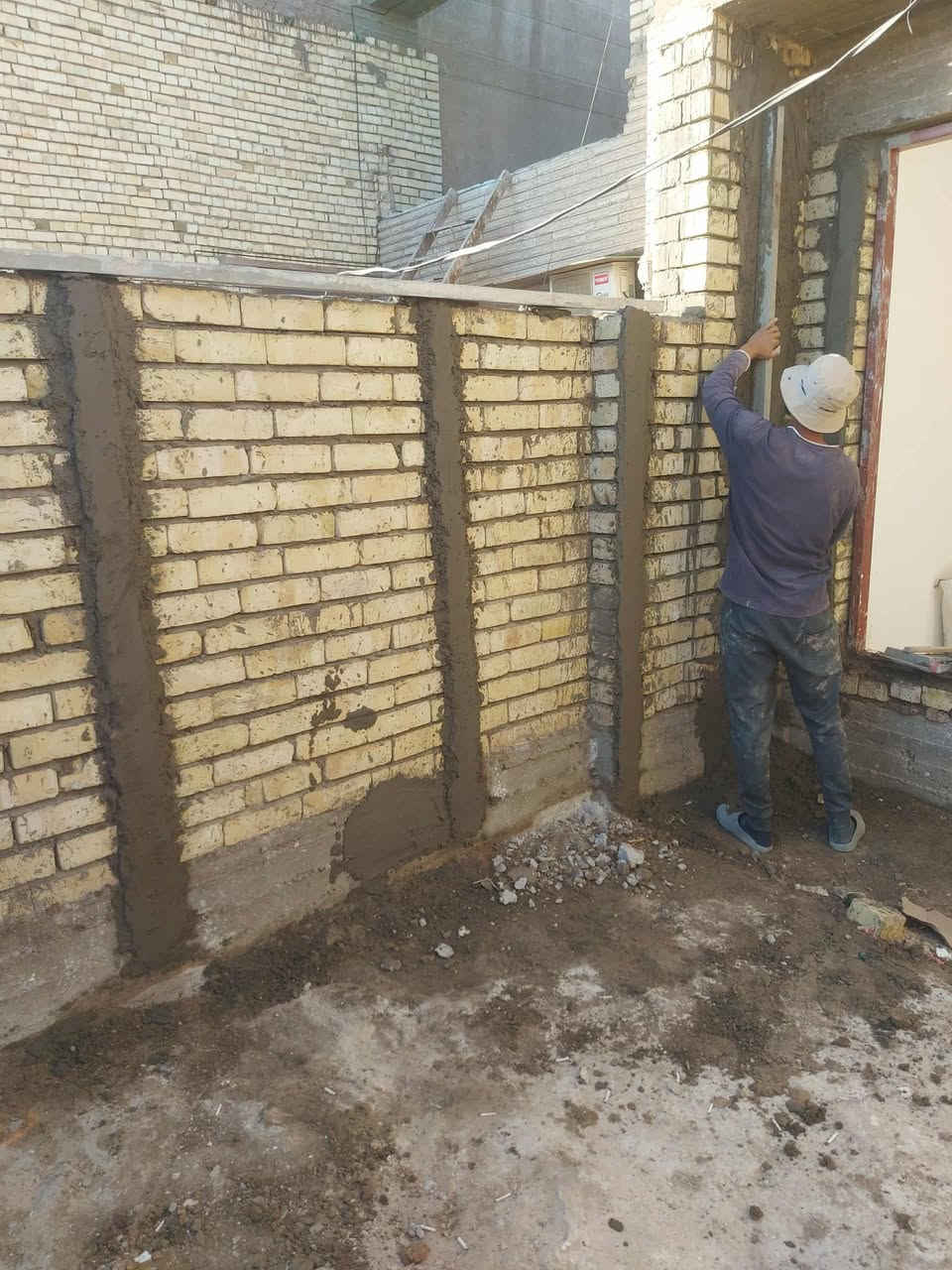 كادر مصري لبخ في بغداد لبخ درجة أولي خشنة ونعمه ونثر وتصفير مصطر وثقل نعمه وتشميع ***********
