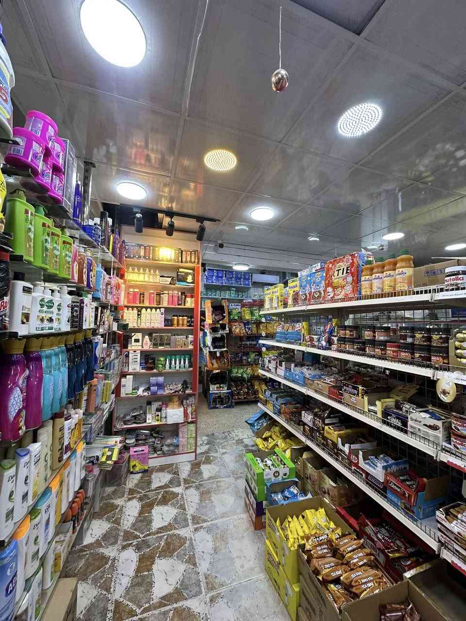 سلام عليكم سنتر في الجبيله فري ماركت مقابيل شارع السايلو ع شارع العام سنتر مرتب يحتوي ع 10 عارضات و6 مجمدات و2 عارضه ببسي و1 عارضه كولا وعارضه ليز وعارضه نايس سنتر كلش حلو ومنطقه راقيه السنتر سبب البيع  عدم التفرغ للسنتر دخله ب يوم كلش مرتب وحلو ابيعلك سلعه وموقع المحل ايجار   فقط السلعه داخله للبيع للاستفسار *********** متواجد واتساب وع شريحه داخل الفيس ممتواجد سعر 70 وقابل للتفاوض
