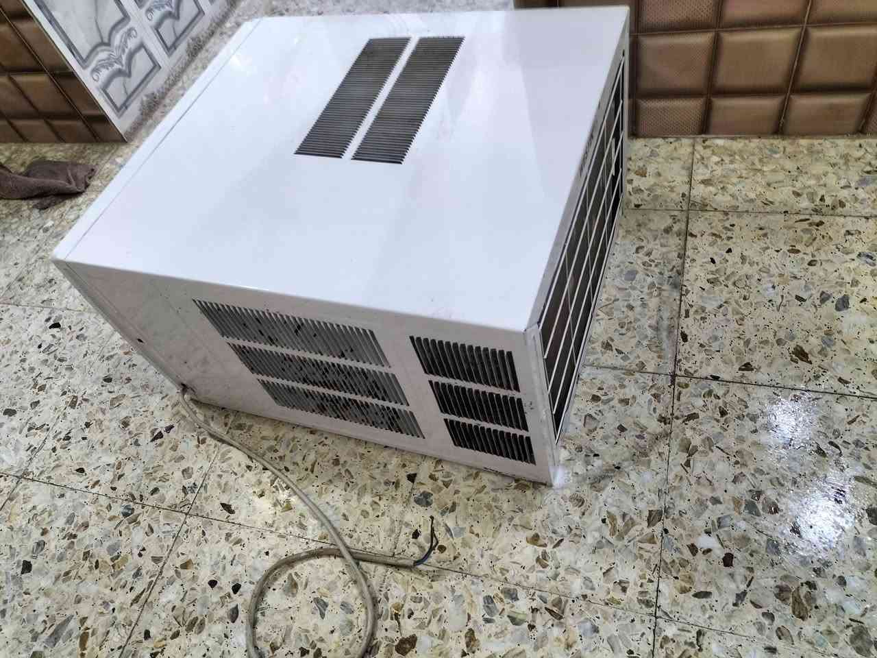 مكيف للبيع سعر 250مكان كربلاء ماداخل تصليح تبريد ثلج شراي يتصل *********** بي مجال قليل والله تبريد ثلج
