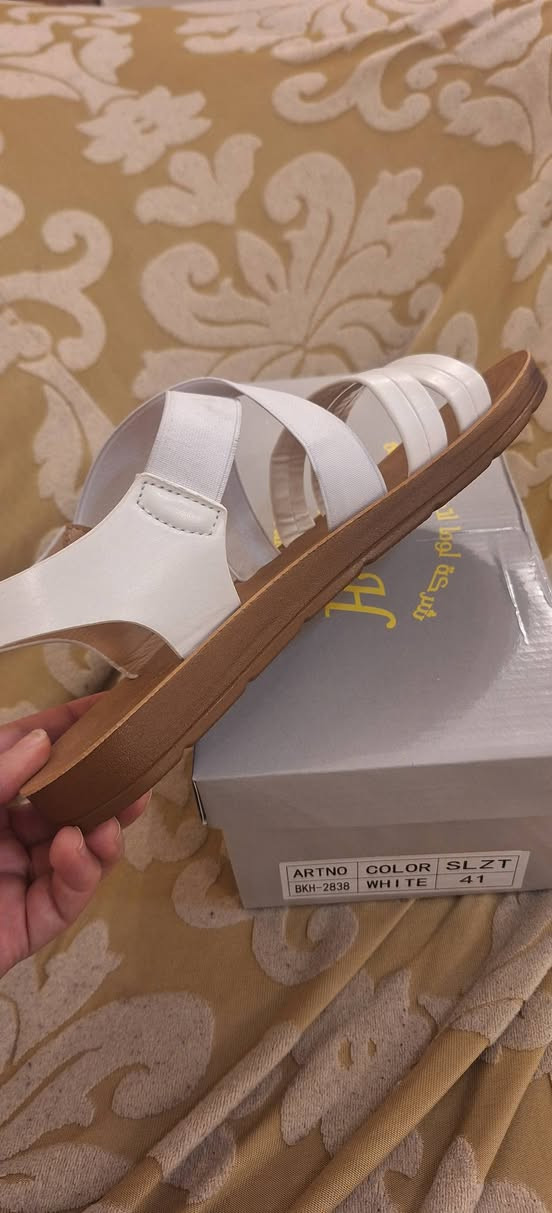 للبيع حذاء هسه وصلني وطلع كبير عليه خفيف جدا وطبي مريح جدا يلبس قياس ٣٩ و٤٠ و٤١ ..المكان بغداد ويوجد توصيل لكل مكان


**إذا كنت صاحب هذا الإعلان وتريد حذفه لأي سبب، رجاءا أرسل رسالة إلى الدعم الفني**