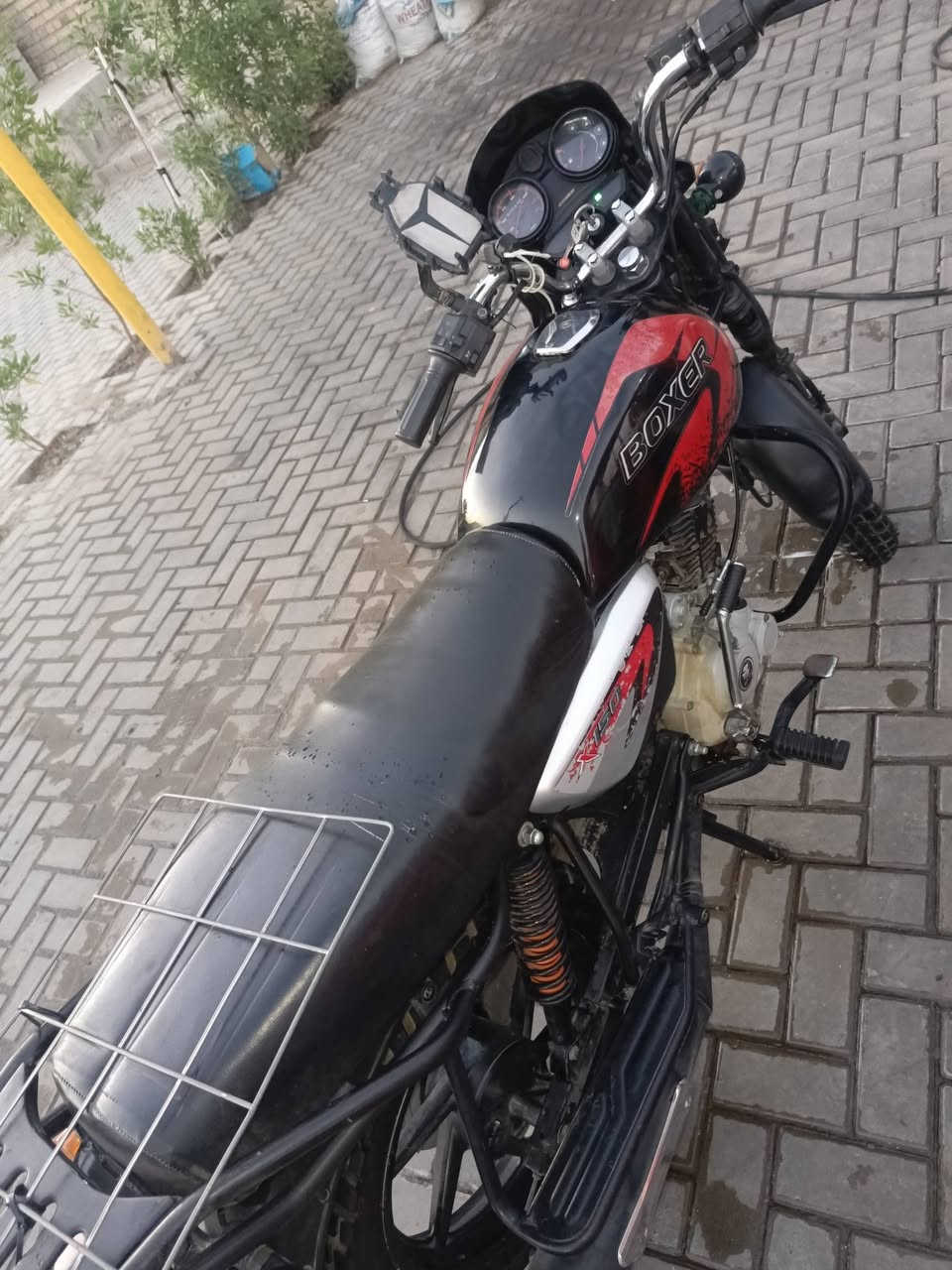 سلام عليكم بوكسر 21 رقم وسنويه نكليزي باسمي تحويل ثاني يوم دراجه نضيفه مكاني حي اور رايدها ب 1650 وبيها مجال ***********

