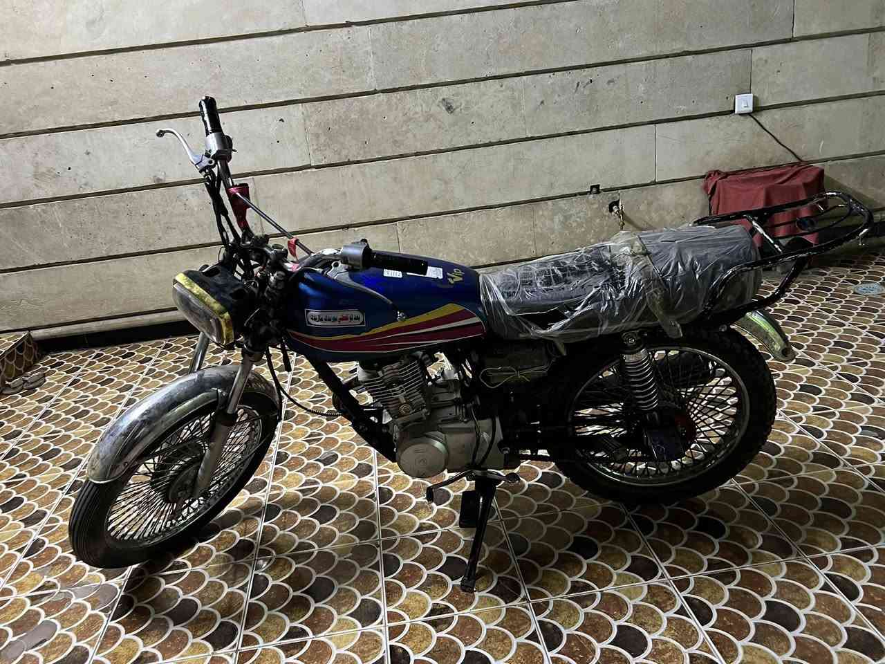 السلام عليكم دراجه أربعه كير كامله ما بيه نقص أوراق بس مكاتبه مكفوله مكينته خرسه دراجه كامله من كلشي مكاني سعر 400 مكاني بغداد رقمي ***********
