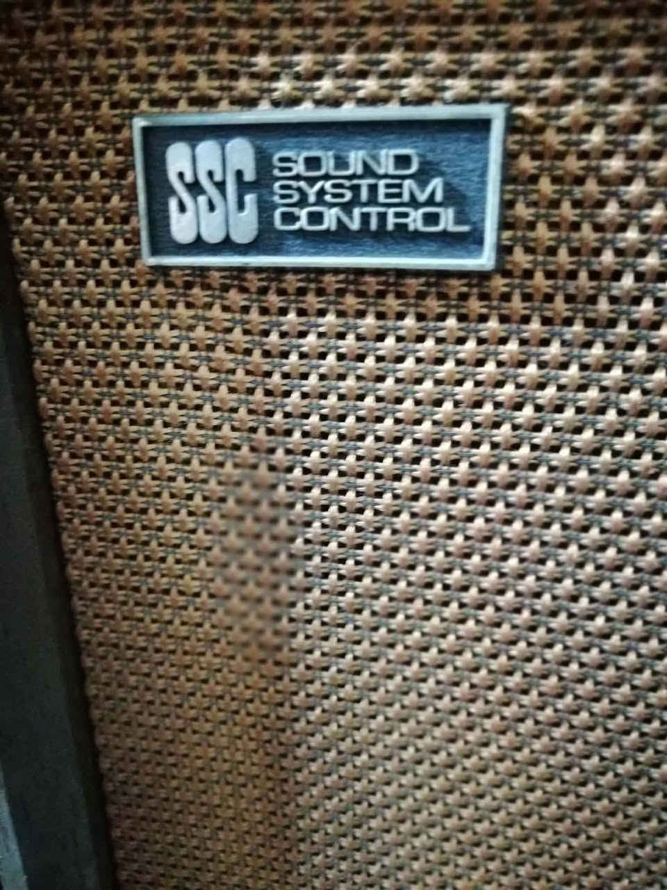 سماعات هذا الشكل عدد ٢ ياباني ارتفاع ٥٣ سم العرض ٥٥ العمق ٣٧ السعر ١٠٠ الف .بيه مجال .


**إذا كنت صاحب هذا الإعلان وتريد حذفه لأي سبب، رجاءا أرسل رسالة إلى الدعم الفني**