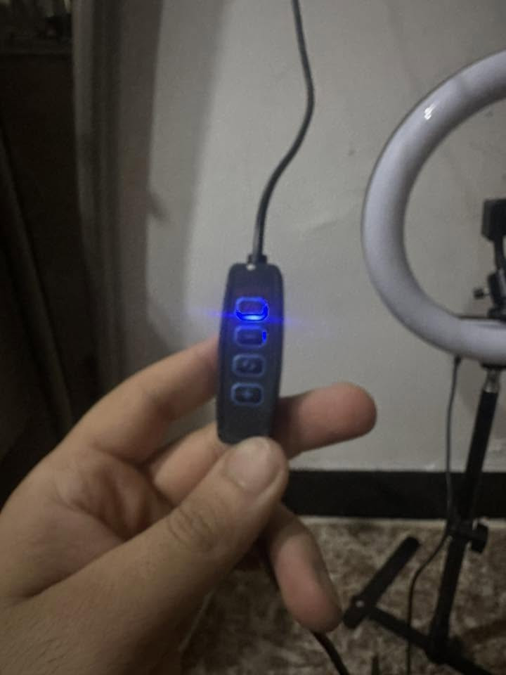 السلام عليكم
رنك لايت او استاند تصوير متوسط الحجم

لونين اضائه اصفر وابيض ودرجات تغيير الاون ودرجات زياده الاضاءه سعر 10 

***********
