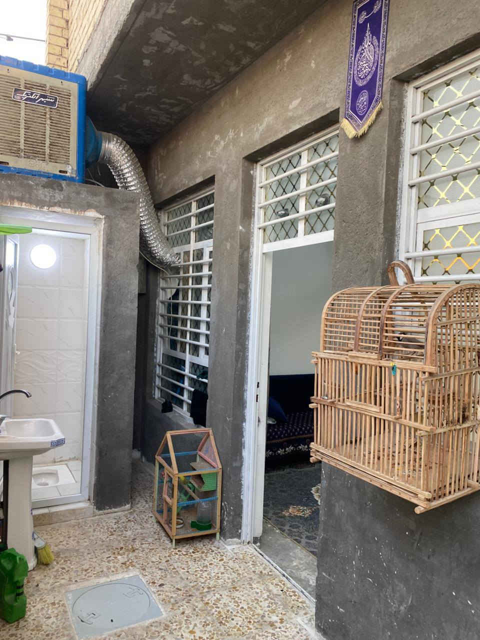 اللهم صلى على محمد وآل/ بيت للبيع ٧٥ متر طابقين  ٣ غرف نوم  + استقبال بناء حديث قبل شهرين البلديات المعسكر قرب حسينية ائمة البقيع اول فرع قريب ع الشـارع حاليا الجهد جاي يشتغل بالمنطقه الاتصال ***********
