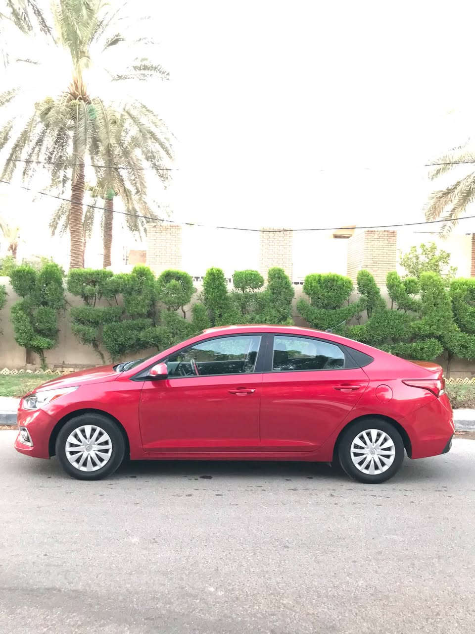السلام عليكم 

اكسنت 2019 وارد امريكي حادث امريكا مرفق بالصور 

الصبغ حالياً جاملغ وبنيد + نصف الجاملغ الاخر 

بدون ايرباك بدون شواصي 
مكينة 1600 gdi 
كير 6 نمر 
ماشية 96 mi 

كير ومكينة مكفولات بدون فتح برغي 
تبريد ثلج 

ادامة كاملة تنظيف جميع الحساسات وتبديل الفلاتر بانواعها والفيتبم + باتري جديد + زوج تاير امامي جديد

صور الحادث اضغط على الرابط وتطلع 
https://en.bidfax.info/hyundai/accent/27114727-hyundai-accent-se-2019-red-16l-4-vin-3kpc24a39ke085230.html

مكاني بغداد / حي الجامعة 
السعر 95 ورقة بيها مجال 
هاتف ***********
