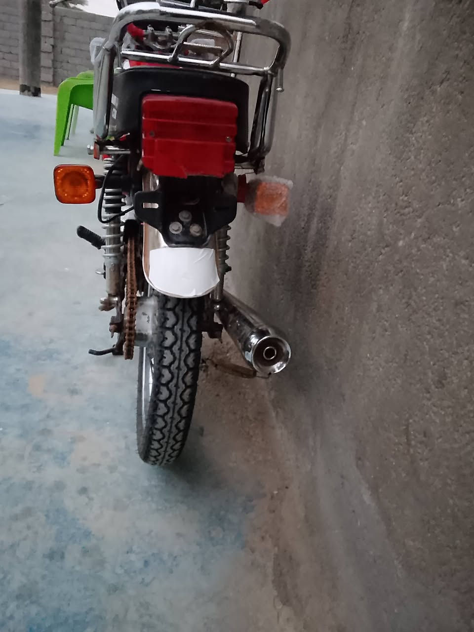 السلام عليكم دراجه لبيع شاصي تايكر اورق استنساخ دراجه خير من الله عوزه ترتيبات بسيطه مازده اماميه ودشبول باقي الكهرباءيات ما مربوطات الاشاير والبك لايت //////تانكي  جديد مال شلامجه وكشن جديد    السعرر 325وبيها مجال حك جيه مكاني حله محاويل ☎️☎️‏‪***********‬‏
