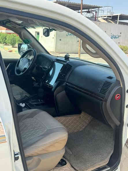 سلام عليكم لاندكروز 2010 محدث 2015الضرر ضربه بل ربع الوره السعر 3 شدات و10 أوراق وبيه مجال للاستفسار ***********
