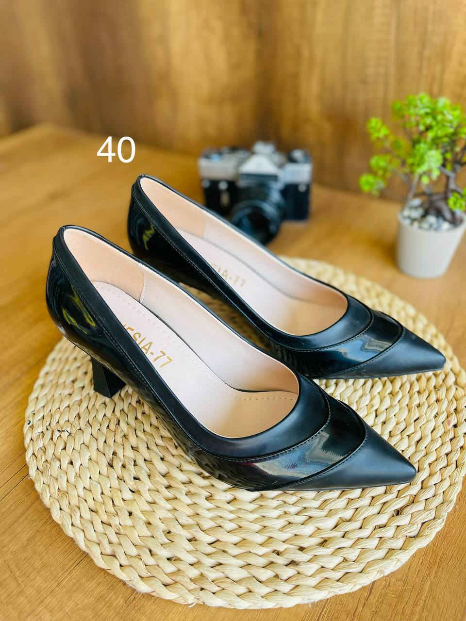 احذية قطع اخيرة 
 القياس داخل الصوره  
▪️السعر 10 فقط 

#احذية  #حقائب  #اكسبلور  #ازياء #اكسبلورفولو 
#برنس #اناقة #عباية #كعب


**إذا كنت صاحب هذا الإعلان وتريد حذفه لأي سبب، رجاءا أرسل رسالة إلى الدعم الفني**