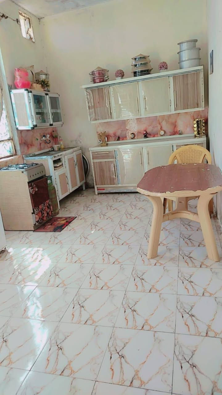 بيت البيع بل حيره  بحي للتركيه  مساحه ٢٠٠متر غرفتين وصاله وستقبال  ***********

