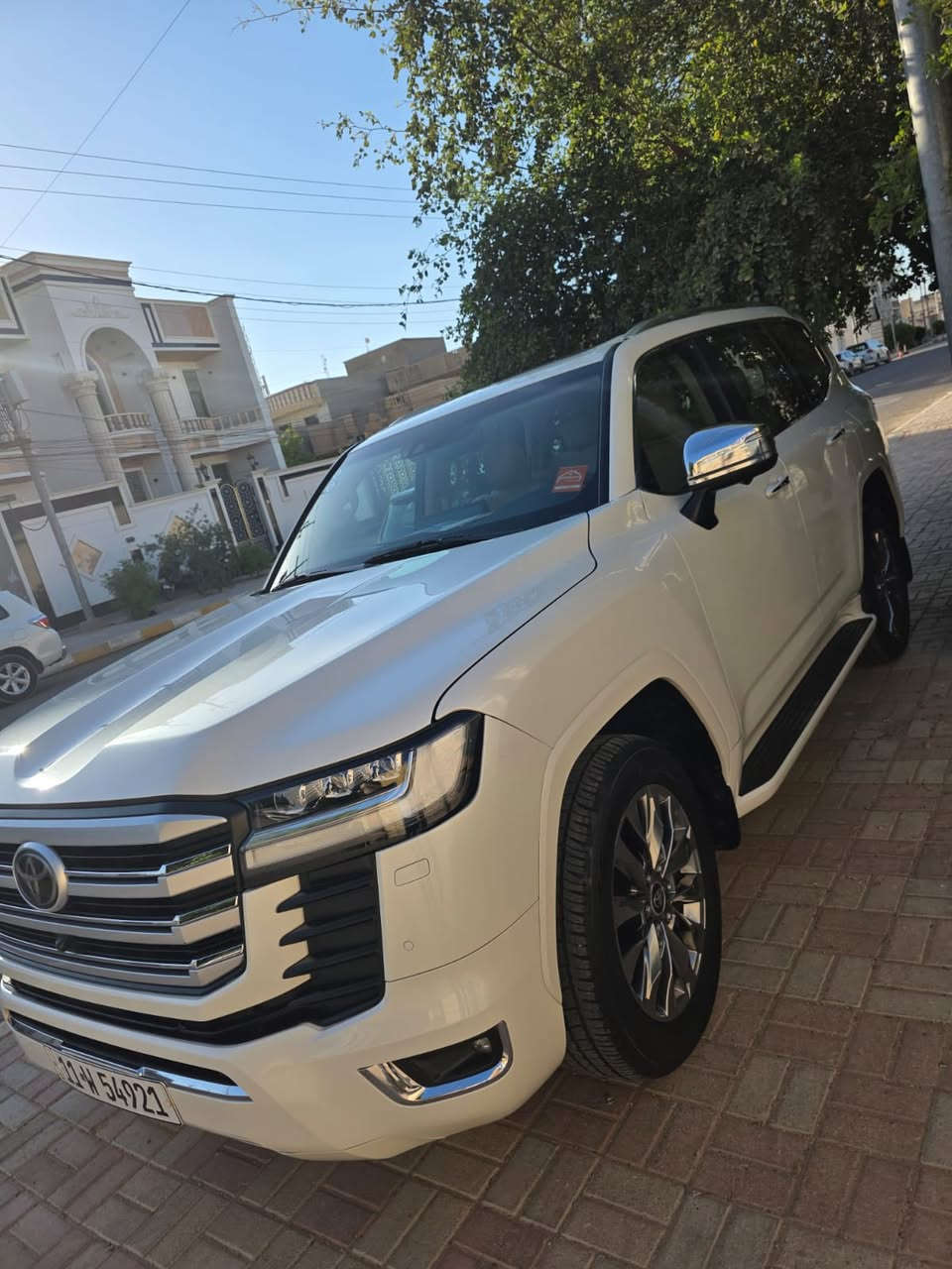 سلام عليكم لاندكروزر موديل 2022 VX  بسعر مناسب  رقم بغداد تحويل مباشر السعر 63500 وبيهه مجال بالخير على المشتري مقدما  عداد الكيلو متر 46 الف سبيرهه منازل مواصفات سياره سلايد رادار توقف ذاتي لايت عدسه متحركه كشن سايق خزن ذاكره تبريد بالكشنات ستيرن كهربائي كشنات كهربائي اماميه وخلفيه 3 شاشات كامرا سماعات JBL سياره فول مواصفات معروفه مواصفات ل VX سياره كفاله من الصبغ ولتبديل …  مكان السياره الرمادي    اي استفسار  ***********
