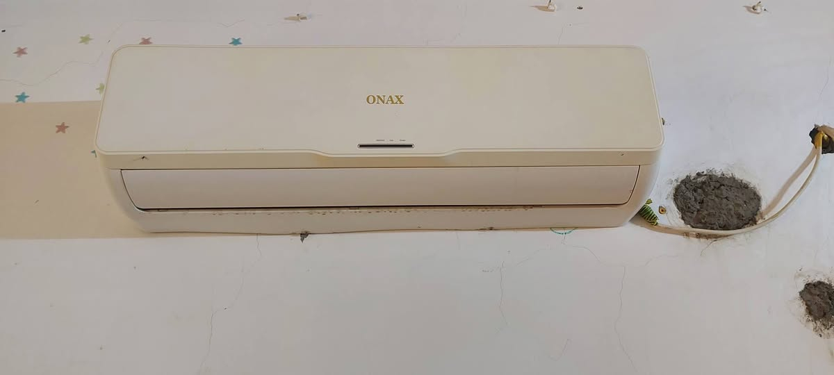 ​إعلان بيع سبلت (للحاجة الماسة)
النوع: ONAX
الحجم: 2 طن
الحالة: شغال والكمبريسور نظيف جداً وصوته ناعم، يحتاج فقط غاز.
المكان: واسط - ناحية جصان.
السعر: 200 ألف (وبيه مجال قليل للشراي).
للتواصل: [***********]
