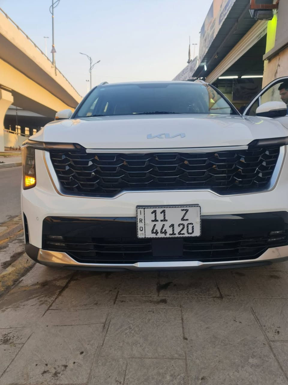 السلام عليكم
سورنتو ٤ سلندر 2025
رقم بغداد الجديد
خليجي ضمان الدولي 
محرك 4 سلندر 2500
ماشية 8000الف كيلو
السيارة مكفولة كفالة عامة 
السيارة فول موصفات عدا البنورامة
جنطة كهرباء 
كشن السائق كهرباء
شاحن لا سلكي
شاشه متصلة
تبريد شاشه
حساس امامي خلفي
كامره
7 راكب
ويل 19
مكان السياره بغداد
السعر 278 وبيهة مجال بصيط 
الاستفسار
***********
