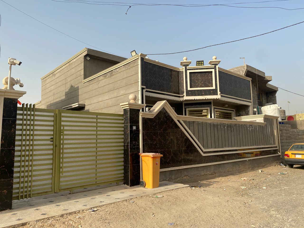 السلام عليكم شباب بيت للبيع المساحة 300 متر 180بناء 120 حديقة  طابو زراعي قرار 25 البيت. مع الاثاث منطقة الكرغولية جسر ديالى الجديد الاتصال ***********
