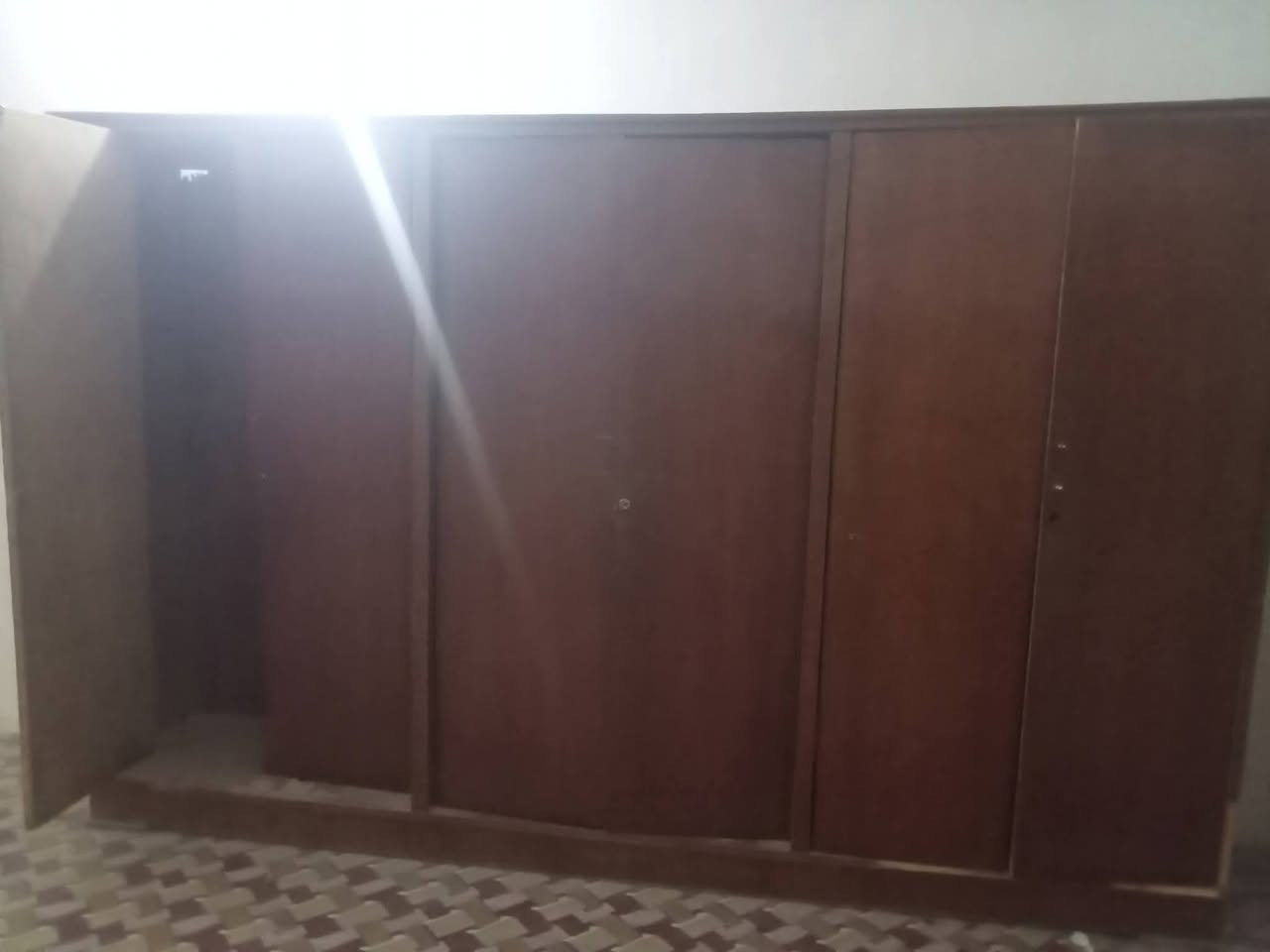 غرفه نضيفه للبيع السعر خاص 
***********
