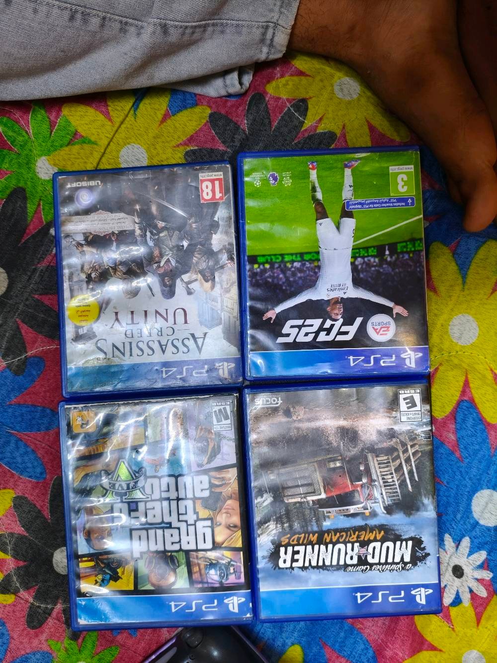 سلام وعليكم بلي 4 سلم الجاهز حديد ما مفتوح كارتونه وية وية طوبة شتريته 45  او درايفر شتريته 25 او محكه شاحنات35 وهاي الحرب شتريته 30 مترجمه بل عربي وية يدة مال بلي 5 اشتريته اب 40 او يدة اصلية او يدة عادية يغني 4 اقراص او 3 يدات مكاني معقل قرب مغتسل البله  يعني بس الغراض مشتريهن اب 175كله جديد  (275سعر)  ***********