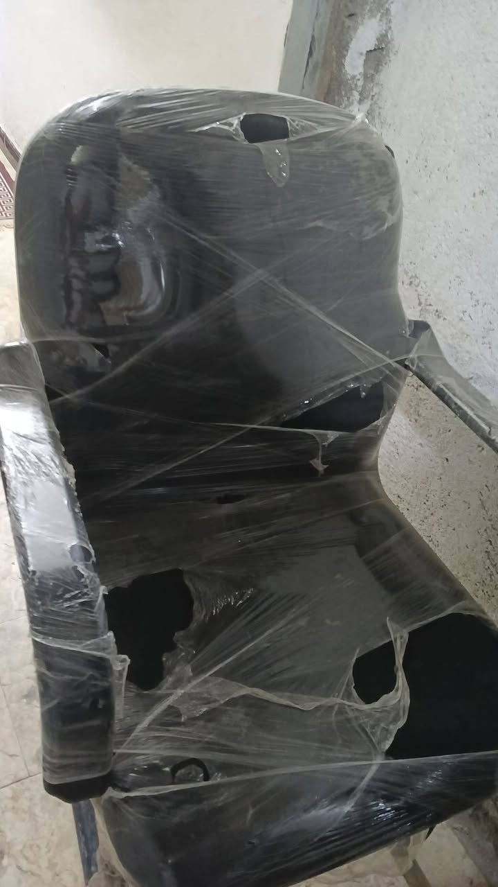 غراض مكتب للبيع بسعر مغري جدا..175 ألف دينار 
عنوان منطقة ام الكبر والغزلان 
هاتف/***********
