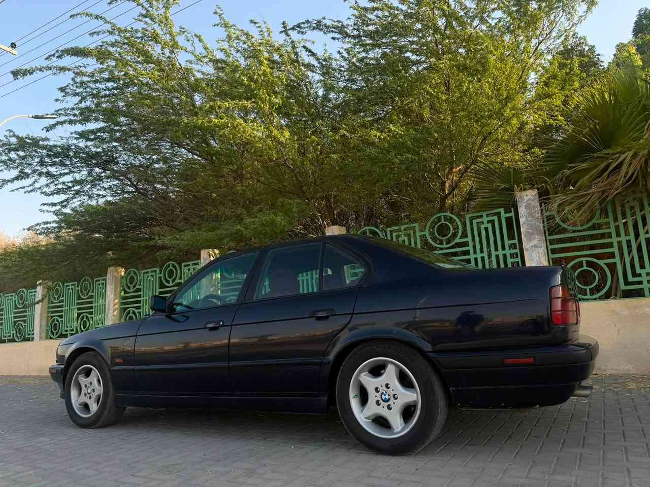 السلام عليكم 

BMW 525i  1994
المحرك 2.5 … 6 سلندر 
گير اوتوماتيك 
بدون حادث فقط صبغ عام 
 رقم اربيل منتهيه السنويه سنه 2025
 اللون نيلي
 المقاعد جلد لكن مغلفه 
تبريد شغال .. فتحه سقف 
مرايه حانبيه كهربائيه شغاله
 المصابيح الاماميه لد
العنوان البصره ام قصر 
***********

السعر (60) ورقه
