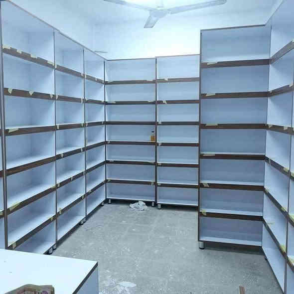 #خليك_دائما_مع_ديكورات_ابو ايمن
#فاترينة_مع_الاعلان والبيبان 
#فاترينة_مع_الابواب_
#فاترينة رفوف فقط 
#جميع_الوان_جميع_قياسات_حسب🥳 قياساتك الخاصة
#العرض_لفترة_محدودة_سارع_في_حجز🥳
الاسعار قياس 250*20*90 سعر القطعه 85 الف قياس 250*30*90 سعر القطعه 120 الف 
الخشب تركي وعالفحص وبي ضمان استرجاع اذا طلع مو تركي 
متوفرة جميع الالوان و تفاصيل
و حسب قياساتك الخاصة نعمل
……………………………………………
🚕العنوان _النجف الاشرف _حي العسكري _شارع الاطفائية_ مجاور البارون للواجهيات
🔶عارضات فاترينات 
🔶ديكورات صيدليات
🔶ديكورات كوزمتك
🔶ديكورات موبايلات 
🔶ديكورات اكسسوارات
🔶ديكورات مطاعم 
🔶ديكورات محلات ملابس
للاتصال علئ الرقم. (*********** )
للمراسلة علئ الوتساب( *********** )
