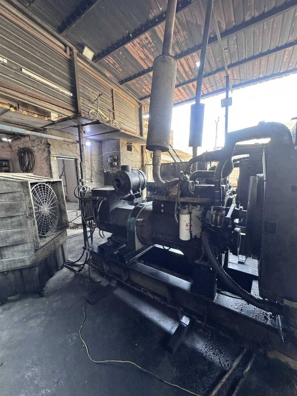 سلام عليكم موقع للبيع حمل 700 أمبير وقابل للزياده بي مكاين ثنين كمنز 24  بي حصه 200 كيفي وبي تانكيات 9000 آلاف لتر مكاني بغداد المشتل *********** 
***********
