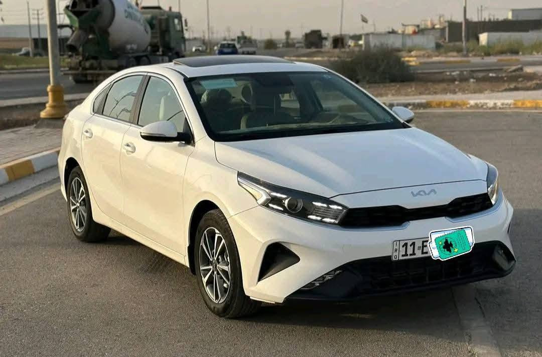 سلام عليكم سيراتو خليجي مكفوله كفاله عامه لا فتح ولا تبديل ولا صبغ على وضع الشركه 
موديل 2022 مداور ثاني يوم 
مواصفات فول
فتحه سلايت
حساس خلفي
شاشه جبيره
كامره دواره خلفيه
تبريد قطعتين
داخل لونين
كشنات مخمل
مكينا 1600
سيارة جديدة كله على وضع الشركه السعر 165  وبيهه مجال 
رقم بغداد انكليزي
للاستفسار الاتصال على الرقم ***********
