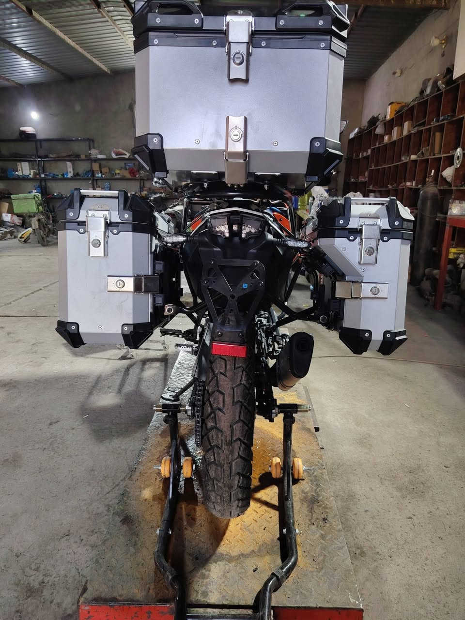 تعديل ktm 390 شغلنه صار عليها قواعد جنط ودرع حمايه
وسيبايه خلفيه
اخوكم امين ياماها لتعديل وصيانه دراجات نارية
بغداد تاجي مصابيح
*********** للحجز والاستفسار التواصل واتس اب
