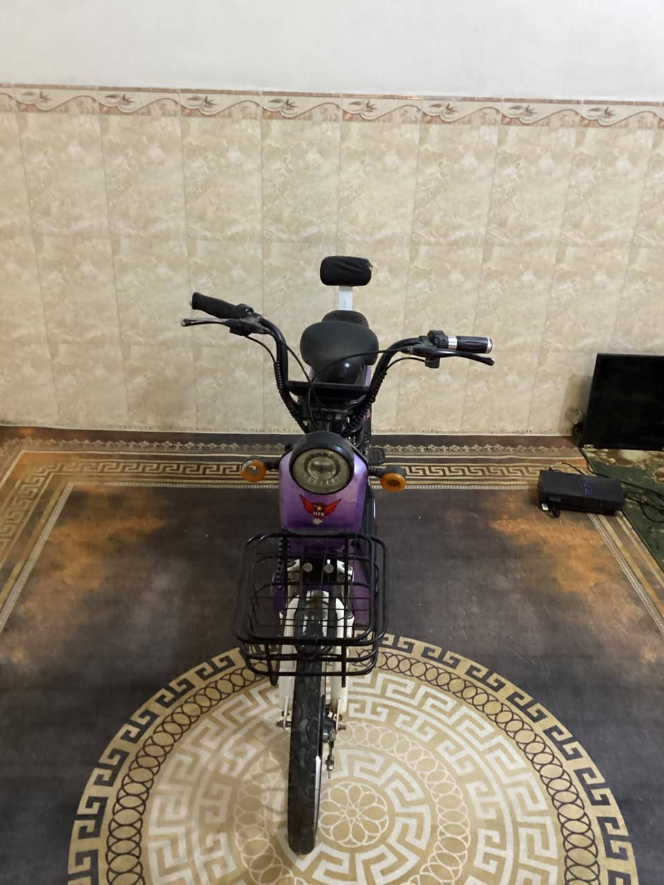‏سلام عليكم بأسكل شحن ‏ للبيع ‏كل شيء ما بيه بس عقل تبديل كل شيء شغال باسكل نظيف وشاشة شغالة والنمر شغالة والكلوبات شغالات والسعر 100 وبي مجال مكاني كربلاء حي العسكري رقم الهاتف ***********￼
