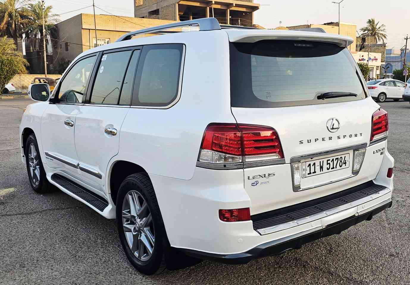 ‏للبيع لكزس LX 570 2013
رقم بغداد انكليزي بسمي تحويل ثاني يوم
          {  السعر  329  ورقة  }
السيارة مكفولة  مكفولة  ما عدة البسونار
——— 👇المواصفات 👇———
اللون: ابيض صدفي 
فول مواصفات ١/١ 
8 سلندر محرك 5700 
* داخل قرميدي 🟠
* 4 كامرات 🎥
* سلايت
*   كراسي جلد 
*   كراسي كهرباء 
* تبريد ثلج 🥶❄️
*   تدفئة تبريد بالكشن
*   ٣ شاشات اصلية 🖥
*   تشغيل عن بعد
*   جكات 
*   فور ويل
*   أنظمة قيادة
*‏ CRAWL نظام 
*   ثلاجة 
*   فول تحكم ستيرن 
*   ستيرن كهرباء
*   دبل كير ( عادي+ اوتوماتيك)
*   شفتات كير بالاستيرن
*   دبل حساس ( امامي+خلفي)
*   مرايات كهرباء (شفط)
*   لايت عدسة زنون عالي ناصي 
*   زراك لايت
*   ويل 20 🛞
*   ماشية 155 حقيقي

* السيارة بالواقع احلا من الصور 😍❤️

مكان السيارة كوت مركز المدينة📍

للأستفسار الأتصال ⬇️ ☎️
***********
