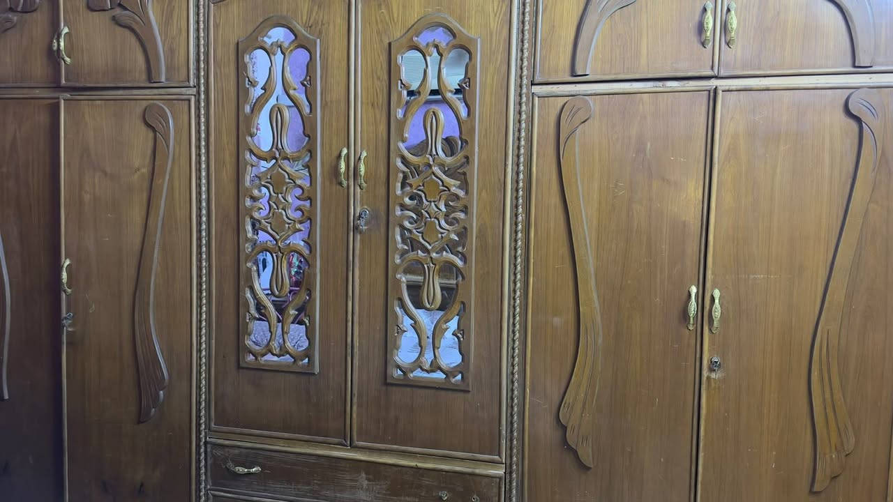 غرفه نجاره عراقيه للبيع يرادله شوية ترتيب سعره 700 أي أستفسار أتصل على الرقم ***********

