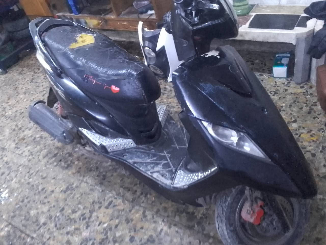 سلام عليكم دراجه  ثعلب للبيع نضيفه مكينه مامفتوحه ناعمه تخبل
سعر 400
*********** واساب
