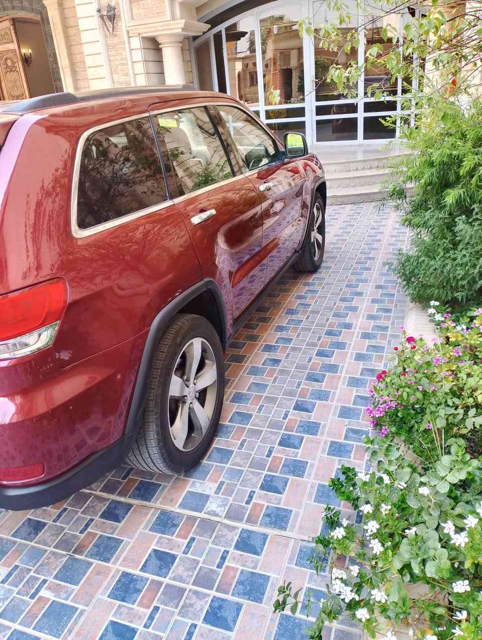 السلام عليكم جيب لاريدو وارد امريكا موديل 2014 حادثه خلفي صبغ جاملغين الخلفية بدون دواخل ولا شاصي سيارة جديدة جدا فول مواصفات ما عدى الفتحة السعر 162$ للاتصال *********** بغداد الطوبجي
