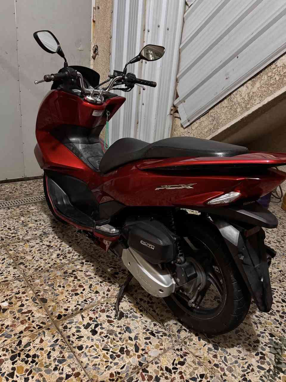 سلام عليكم PCX جيل ثاني ياباني JF
مكفوله من التاير للتاير شرط كفر ومكينه بلادي
مكينه 125 ☑️ 
حساس زدحام ☑️
حساس ستان ☑️ 
حته عدتهة مال يابان وياها
مابيه اي نقص شرط المكينه اذا مفتوحه ترجع الدراجه السعر13 وبيه مجال
مكاني الامين الثانيه رقمي *********** ماسنجر ممتواجد
