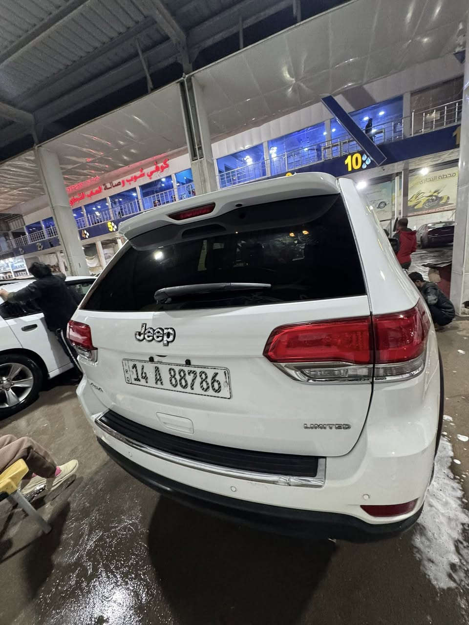 كراند شيروكي 2018 بصره
مواصفات لمتدد 

حادث جاملغ وبنيد وبيها كلير من امريكا

السعر 180 وبيها مجال 

***********
