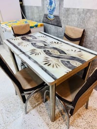 ميز طعام و4 كراسي جديد سلايت يتكبر ويزغر ثكيل وقوي كلش  07878534794 وا...