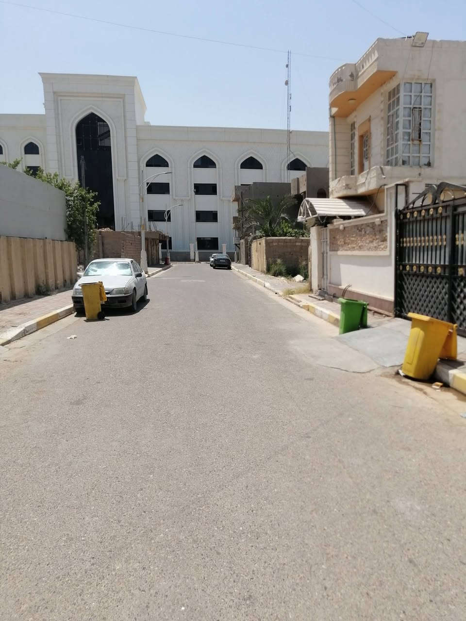 للبيع/ دار طابقين حي المعلمين موقع مميز جدا خلف السوق العصري مباشره  قديم.. نظيف كلش وجاهز للسكن المساحه/ ٢٤٠ متر الوجه/ ٨ × ٣٠
يتكون / ٥ نوم ٥×٤/ استقبال ٩×٥ / هول٥×٤ / مطبخ٨×٤ / حمام داخلي وصحيات خارجيه / حديقه كبيره / كراج كبير يتسع سيارتين 
السعر/  خاص لطفا/  أو الإتصال على  *********** واتساب أبو وسام للعقارات/لا أتعامل بالتعليقات لطفاً الجاد يتصل 
مكتبنا رمادي شارع٤٠ مقابل جامع الواثق
للبيع/ دار طابقين حي المعلمين موقع مميز جدا خلف السوق العصري مباشره  قديم.. نظيف كلش وجاهز للسكن المساحه/ ٢٤٠ متر الوجه/ ٨ × ٣٠
