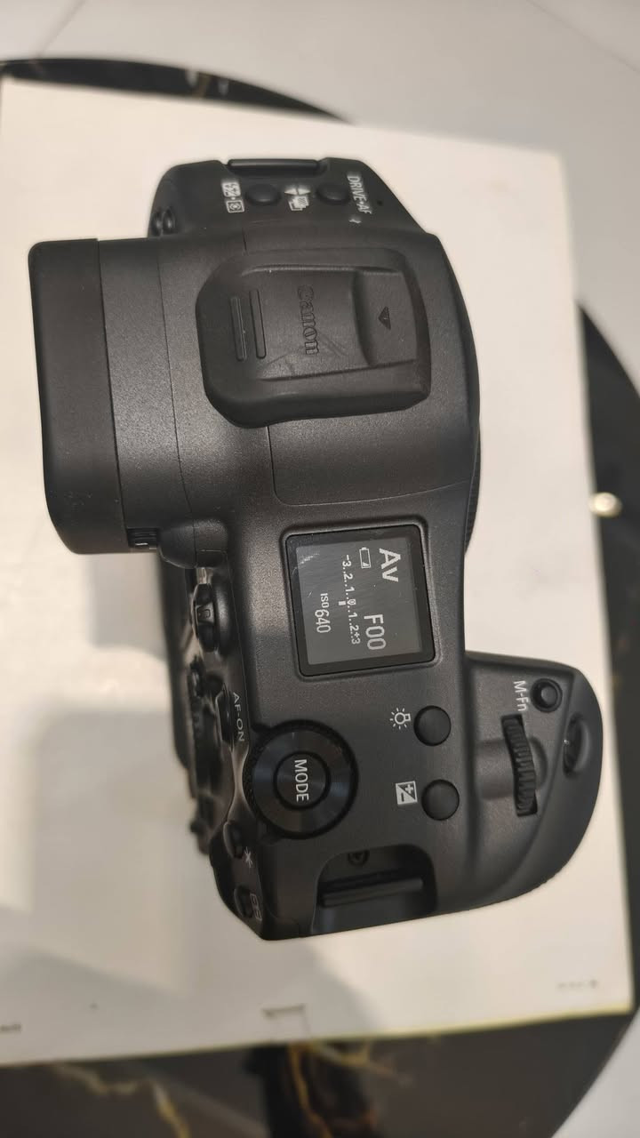 للبيع: كاميرا كانون Canon EOS R3 بحالة ممتازة
أعرض للبيع كاميرا Canon EOS R3 الاحترافية، بحالة ممتازة ونظيفة جدًا، تعمل بكفاءة 100% دون أي مشاكل فنية.

المواصفات:

الحالة: ممتازة

الاستخدام: استخدام شخصي

جميع الوظائف تعمل بشكل كامل

تأتي مع البطارية الأصلية والشاحن وجميع الملحقات الأصلية 

السعر: (3500)$

للتواصل والاستفسار عبر الرسائل الخاصة أو الاتصال على: (***********).

الكاميرا مناسبة للمصورين المحترفين في مجالات الرياضة، الحياة البرية، والأحداث، وتتميز بسرعة تصوير وأداء تركيز تلقائي استثنائي.

