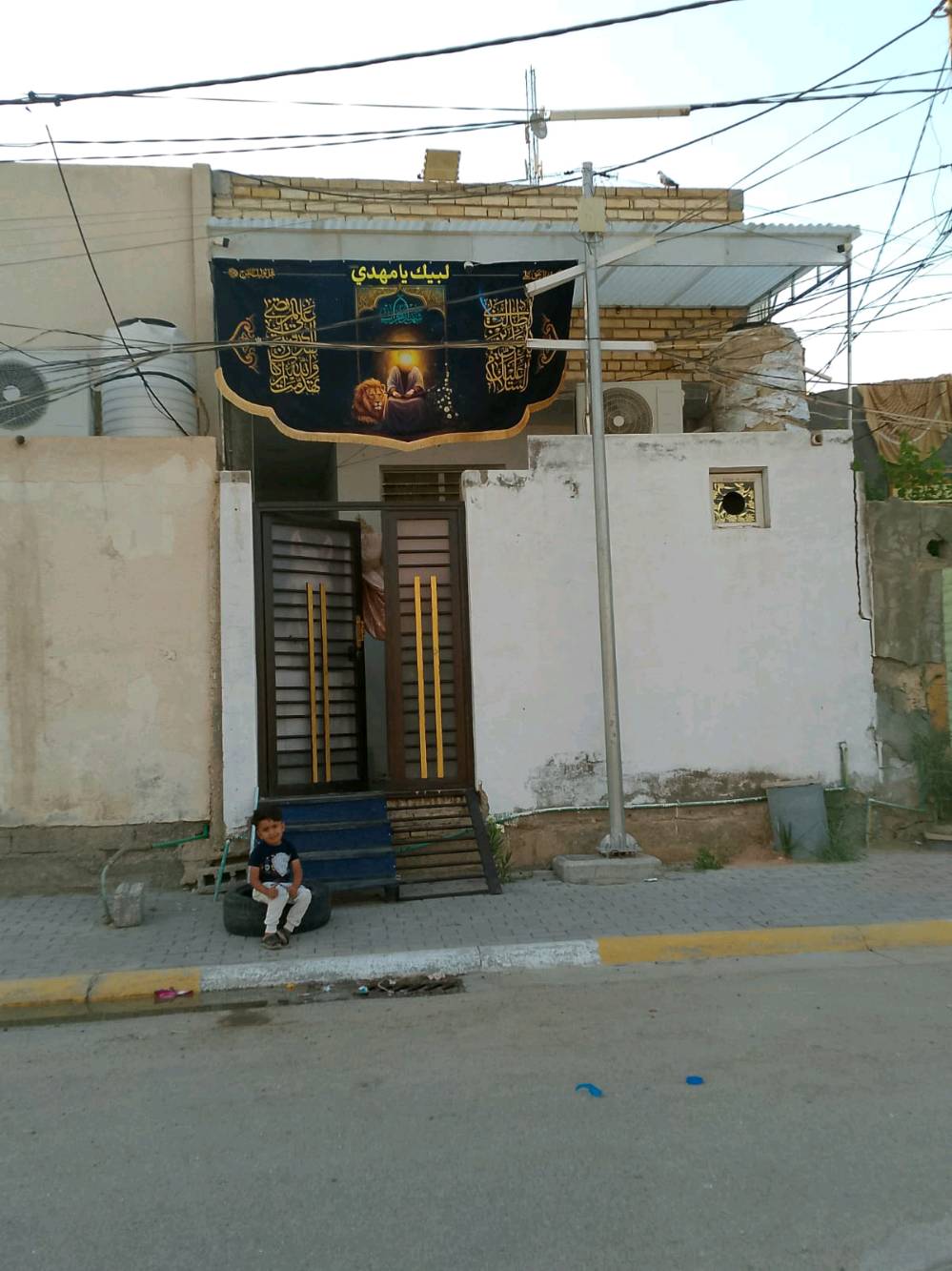 🛠️ رستم للحدادة العامة والحديثة 🛠️
هل تبحث عن الأناقة، المتانة، والأمان لبيتك؟ 🏠✨
نحن هنا لخدمتكم وتلبية كافة أعمال الحدادة بأعلى جودة وأدق التفاصيل. نتميز بتقديم تصاميم عصرية تجمع بين القوة والجمال، تماماً مثل القميرية (السقيفة) الظاهرة في الصورة، والتي تم تنفيذها بدقة واحترافية عالية لحماية المداخل وإعطائها مظهراً راقياً.
🌟 خدماتنا تشمل:
قميريات وسقايف بكافة الأحجام والأشكال لحماية البيوت والسيارات.
أبواب شبابيك داخلية وخارجية بتصاميم حديثة وكلاسيكية.
محاججر وسلالم حديدية متميزة.
كافة أعمال الحدادة والتفصيل حسب الطلب.
💡 شعارنا: دقة في المواعيد، متانة في العمل، وأسعار مناسبة للجميع.
📞 للاستفسار والتواصل:
الحداد رستم الحداد
📱 رقم الهاتف: ***********
اتصل بنا الآن، ودعنا نحول أفكارك إلى واقع يحمي بيتك ويزيده جمالاً! 🛠️🤝