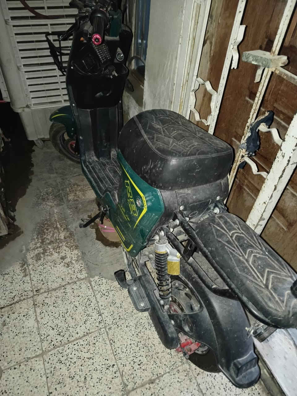 السلام عليكم للبيع درجه شحن نضيفه نقص بطاريات الباقي كله جديد السعر ١٥٠الف،***********
