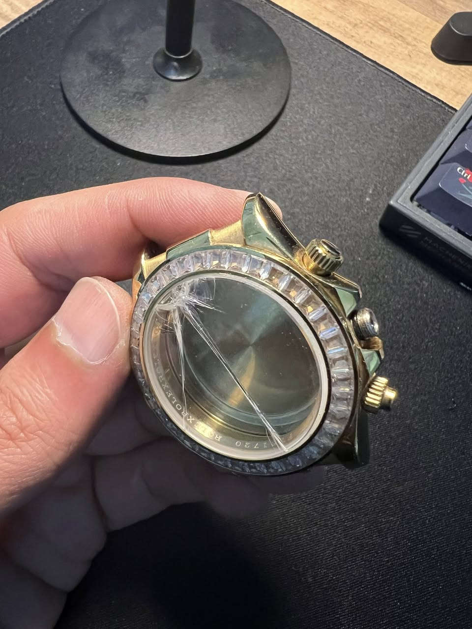 متوفر للبيع هيكل ساعه روليكس دايتونا مشذر
قطر الساعه ٣٩ملم
ملاحضه: جام الساعه مكسور


**إذا كنت صاحب هذا الإعلان وتريد حذفه لأي سبب، رجاءا أرسل رسالة إلى الدعم الفني**
