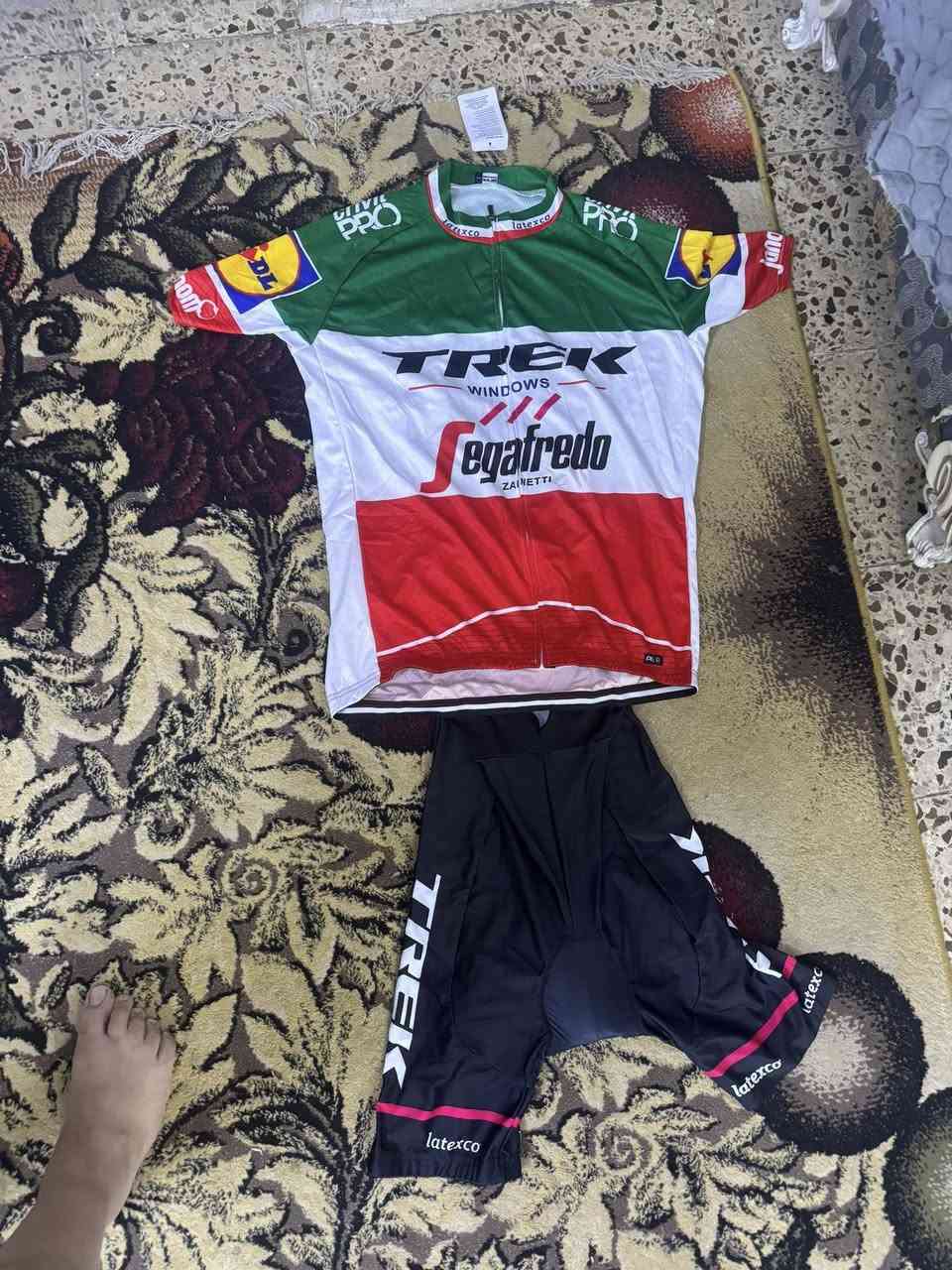 مساء الخير  عليكم سيت جديدة وماركة معروفة باصورة مقاس 2xl جديد بعده طك نايلون سعره ٢٠ الف مكاني بغداد


**إذا كنت صاحب هذا الإعلان وتريد حذفه لأي سبب، رجاءا أرسل رسالة إلى الدعم الفني**