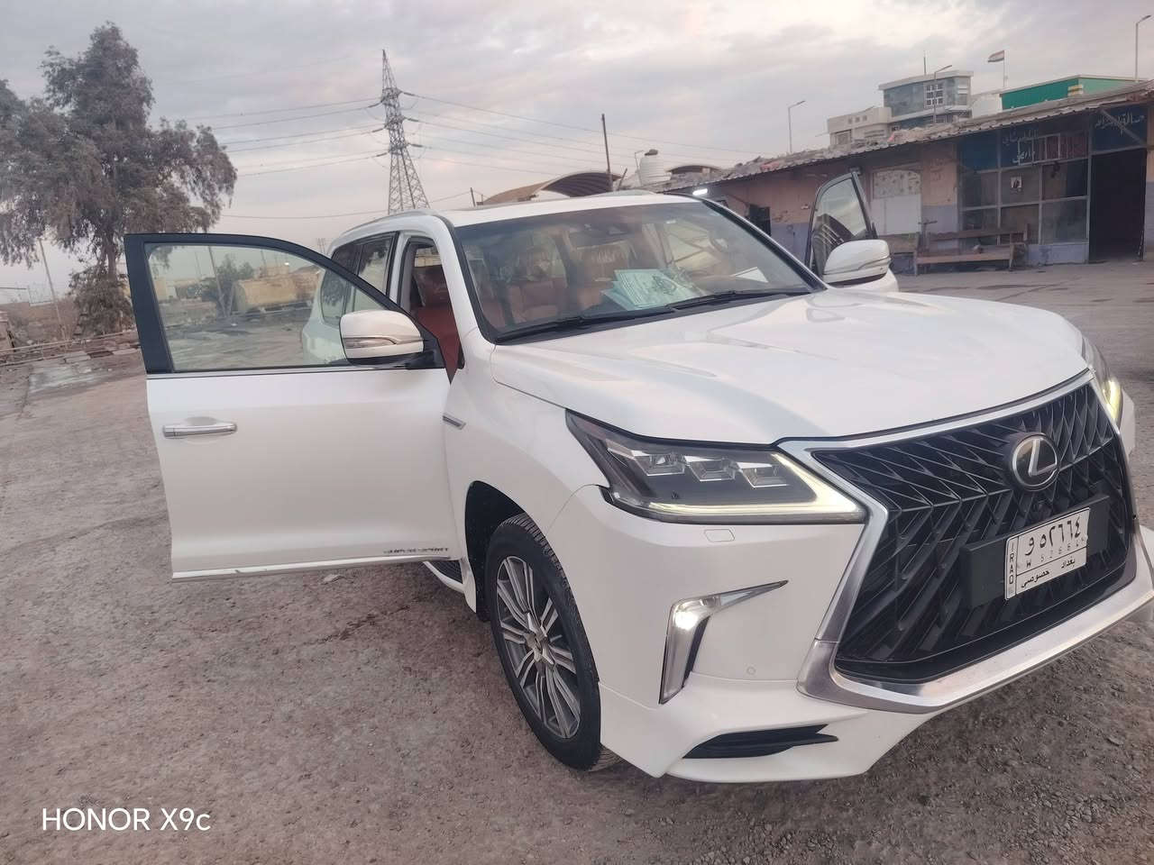 سلام عليكم
لكزز موديل 2017 خليجيه صبغ باب وجاملغ الخلفي جهة السائق اثر شخط مكينه ٥٧٠٠ /٨ سلندر
السياره فول الفول السعر أتصل واني خادم ***********
