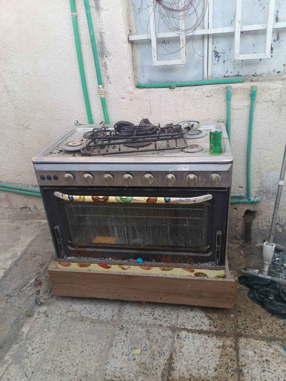 السلام عليكم طباخ للبيع مابي شي تركته قبل شهر بس جامه الاماميه مكسوره للبيع سعر 60العنوان القبله حي الشهداء ***********
