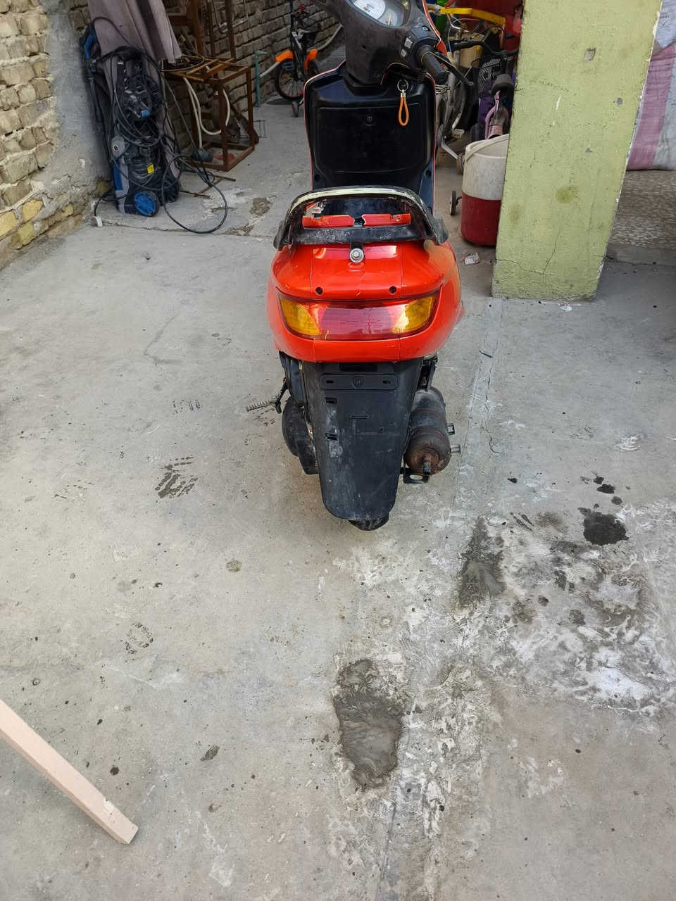 سلام عليكم 
فراشه للبيع
ما بيها برغي نقص كلشي شغال بيها نكره سلف اشاير لايت أمامي تايرات جدد دبل خلفي جديد رقمي ***********
سعر 450الف وبيها مجال حك الجيه 
فقط العداد مال السرعه ما يشتغل يرادله تبديل سيم 
🤍🤍
