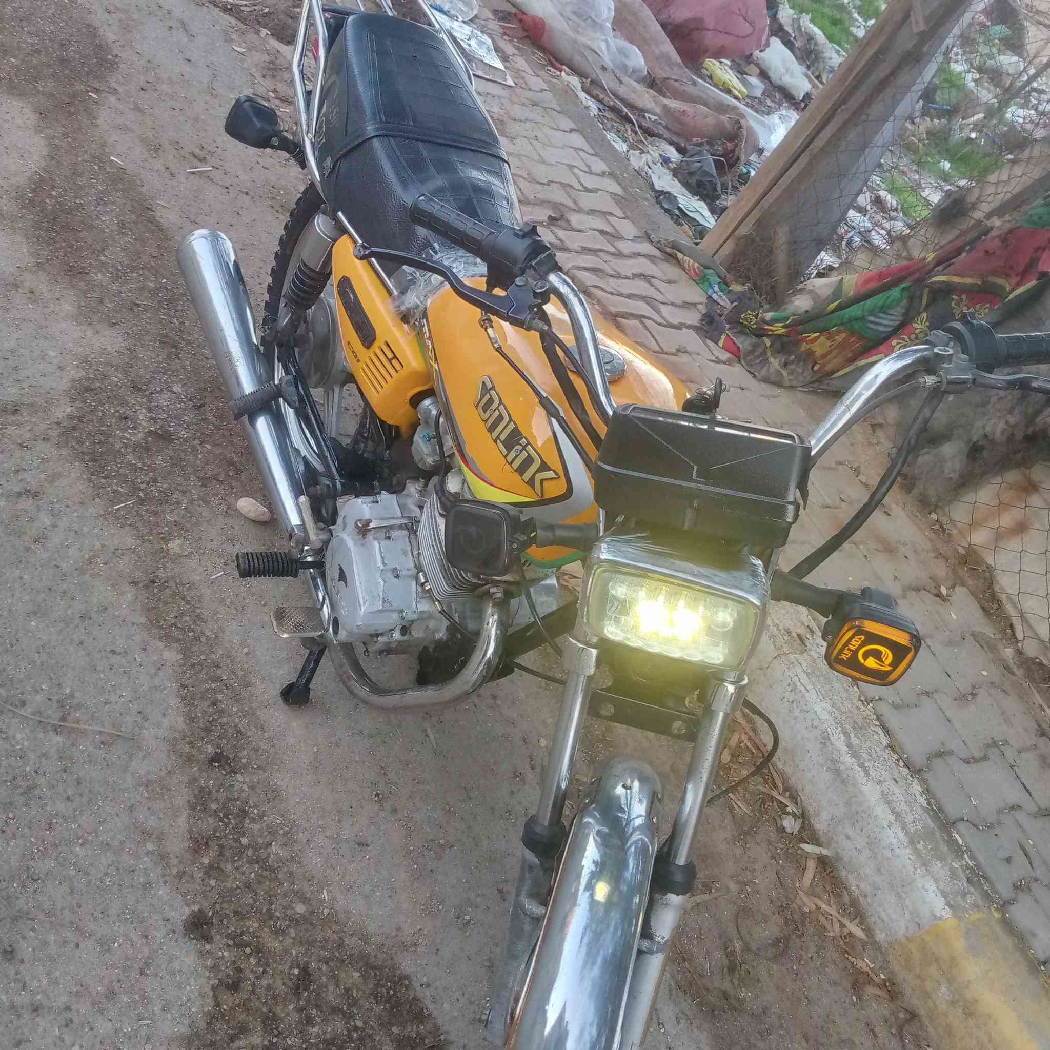 سيفان موديل 
مكينة نظيفة شلعه معدل 
كهربائيات كلها شغاله نكره سلف 
بغداد الحسينيه ***********
370 بيه مجال
