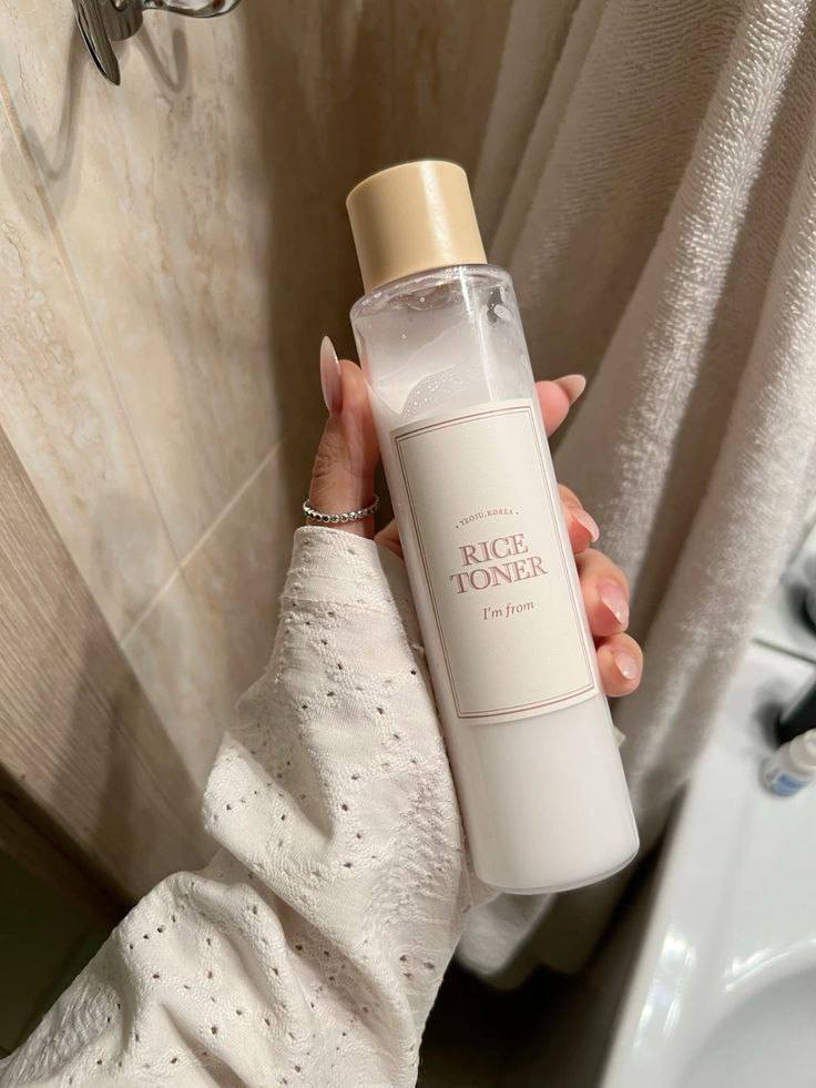 oner تونر الأرز

77.78% مستخلص من أرز من كوريا، مرطب للبشرة 🤍✨✨

يحتوي تونر الأرز هذا على 77.78% من مستخلص الأرز، مما له فوائد واضحة في العناية بالمرونة. إن تكوينه لحاجز وقائي ليس فعالاً في منع فقدان الماء فحسب، بل يزيل أيضًا خلايا الجلد الميتة، مما يجعل البشرة رطبة وبريقًا من خلال إعادة توازن البشرة الجافة والمتعبة. لا يقتصر تونر الأرز هذا على أنواع معينة من البشرة، فهو يناسب الجميع بشكل جيد، بما في ذلك أنواع البشرة الدهنية والحساسة والجافه والمختلفة 
المنشأ كوريا الأصلي 🇰🇷🇰🇷🇰🇷

السعر 18 الاف 
🚘يوجد خدمة توصيل لجميع محافضات العراق🚘


**إذا كنت صاحب هذا الإعلان وتريد حذفه لأي سبب، رجاءا أرسل رسالة إلى الدعم الفني**