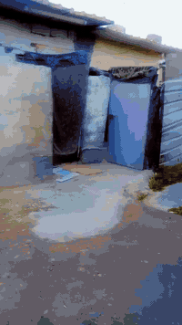 بيت تجاوز خلف مستشفى الشعله للبيع سعره 12 وبي مجال  وللئيجار 200  لتواصل***********
