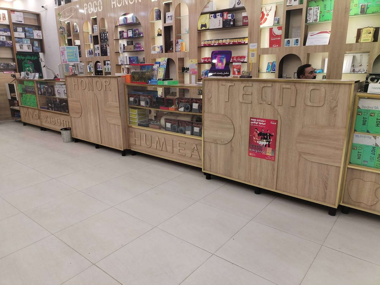 فاترينات يصلح للسواق و للصيدليه ومحلات لمبايل وحتى انشائيه عدد 11كل وحده ارتفاع 3متر وعرض 120لواجه سي انسي كل وحده سعر250الف قابل للتفاوض ولميازه عدد 8كل واحد عرضه 150 ورتفاعه 120 سعر الواحد 100قفل مكلف بنشر للستفسار فقط اتصال***********. ابوكرار حي رساله قرب مدرسه غرناطه للبنات
