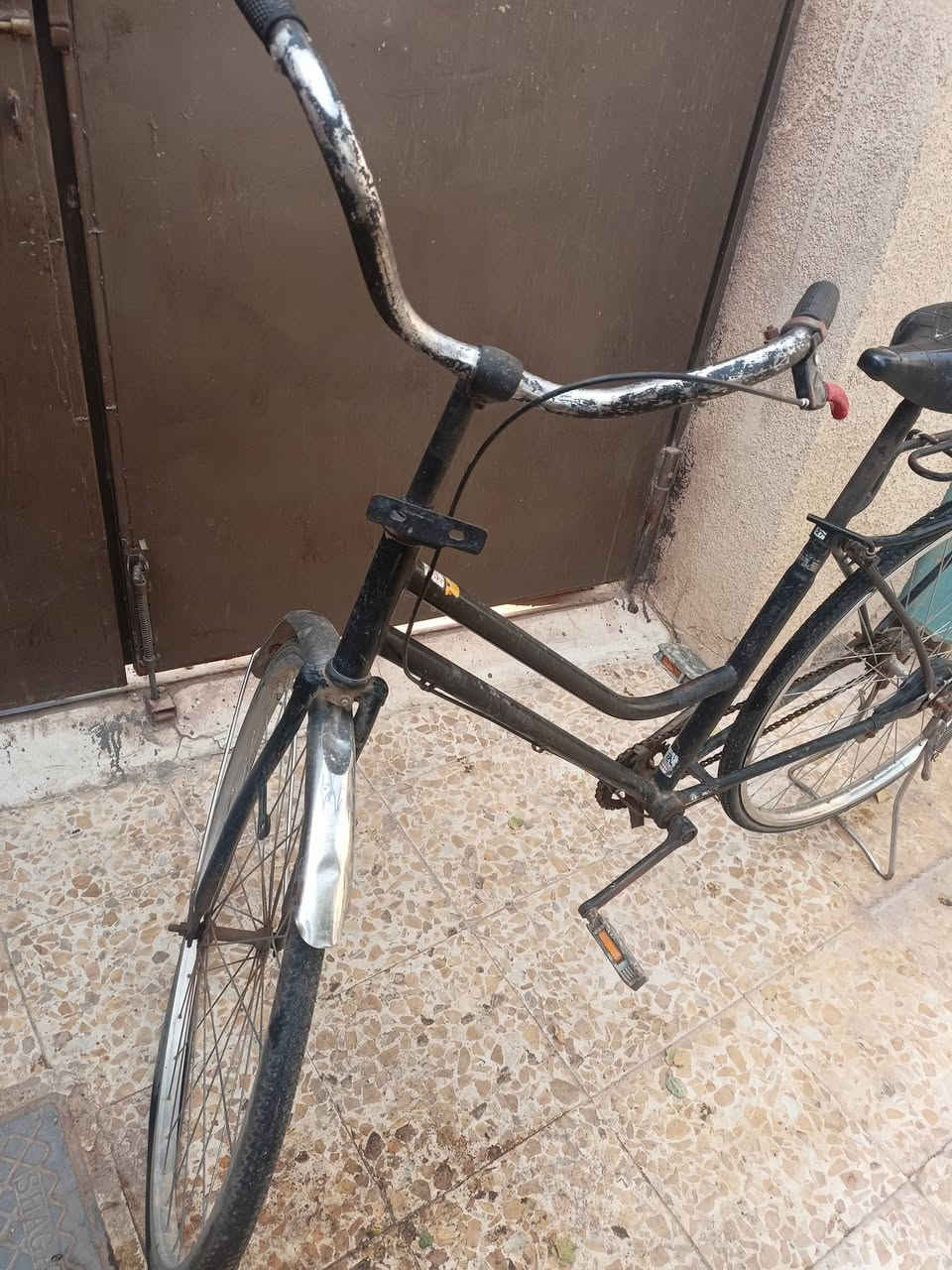 سلام عليكم اخوان باسكل حجم 27 مثل ما واضح بلصوره عوزه شويه ترتيب ب 25 الف مكاني حي العامل وهذا رقمي بي واتساب ***********
